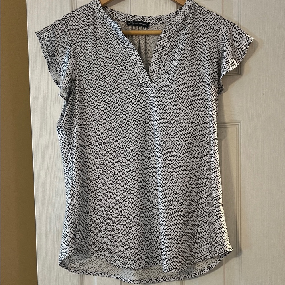 Adrianna Papell Black and White Textured Blouse- no size tag but I would say med